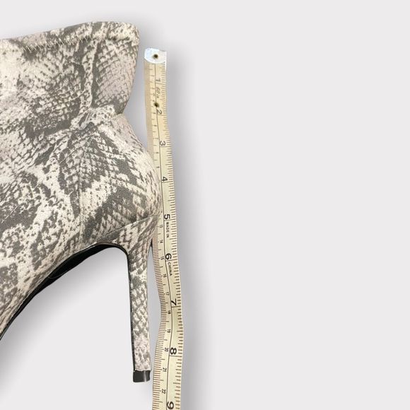Charles David - Soft Fabric Snake Skin Print Heeled Booties - 6.5M - Picture 4 of 5